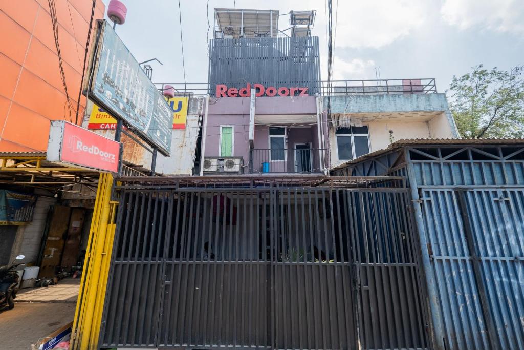 Exterior view, RedDoorz near STAN in Tangerang