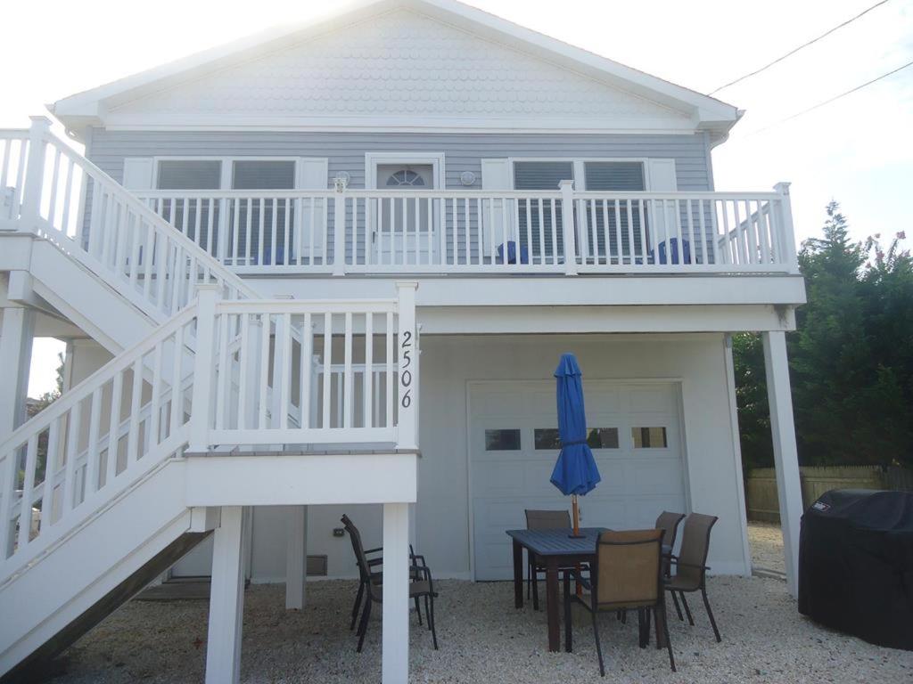 Quiet Ocean Block Home In Barnegat Light!