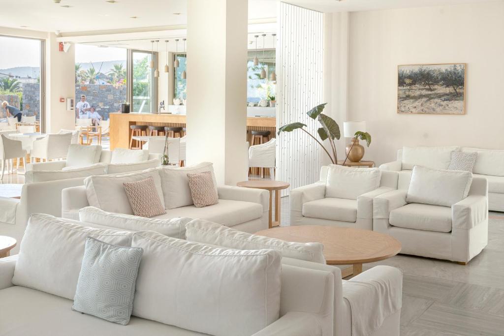 Maritimo Beach Hotel 共用ラウンジ/TVエリア