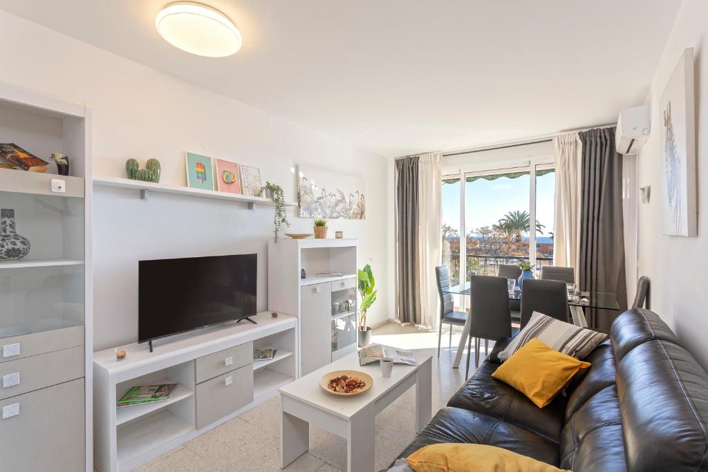 Apartamento con terraza vista mar by Rent Me - 1