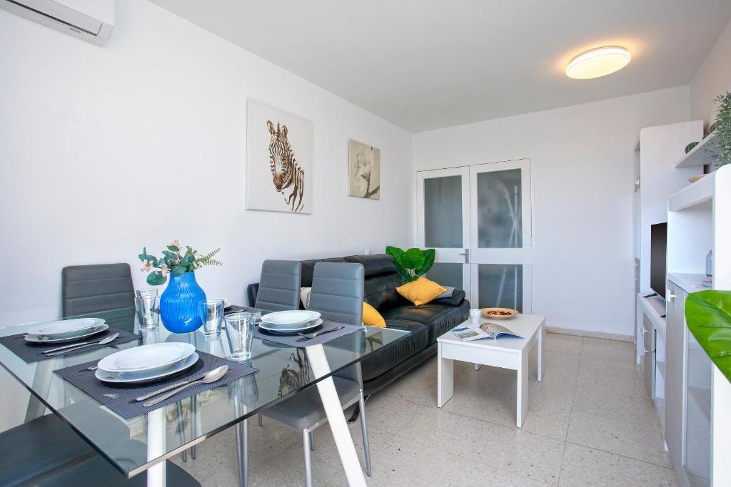 Apartamento con terraza vista mar by Rent Me - 2