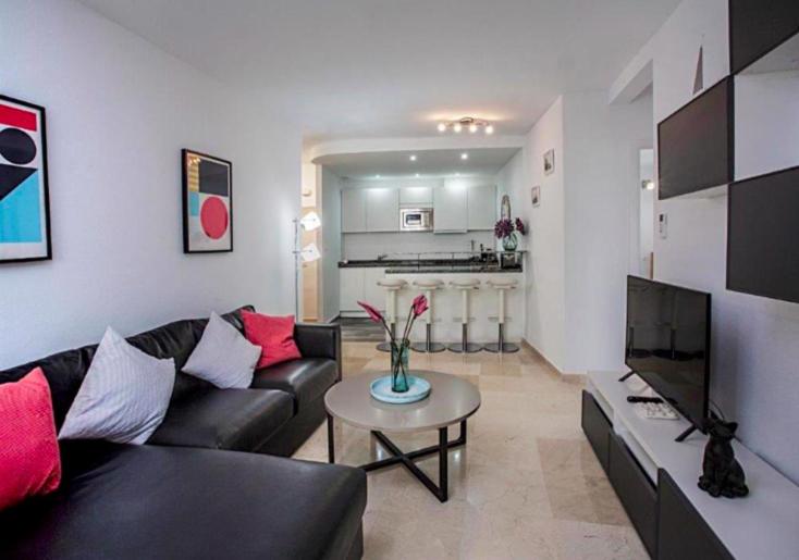Estepona Port Apartment - Sea Views, Sleeps 6 - 4