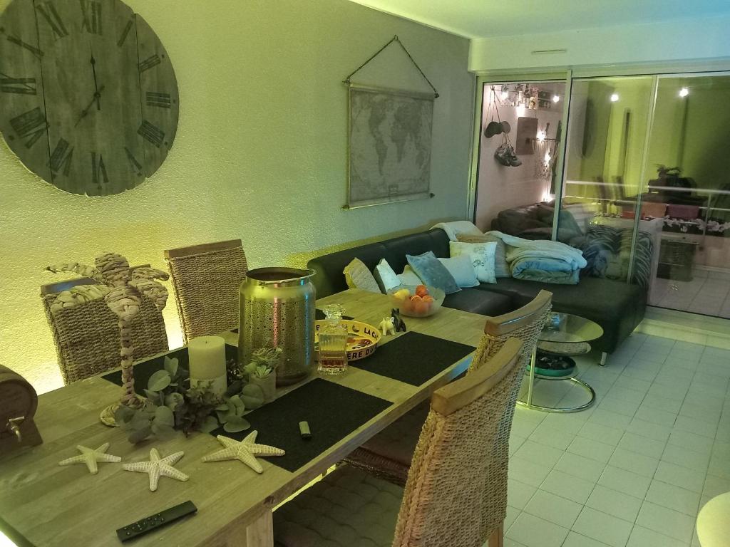 T3 vue mer - terrasse couverte, piscine, parking, proche du centre ville. - 2