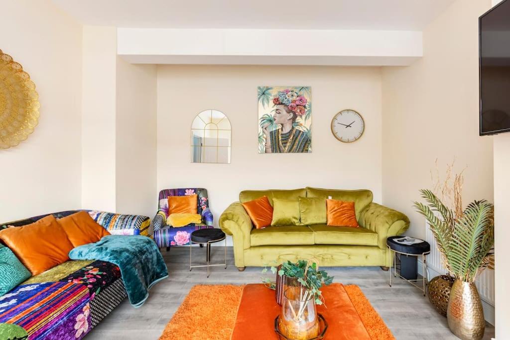 The Peacock Palace- Luxury, Hornchurch