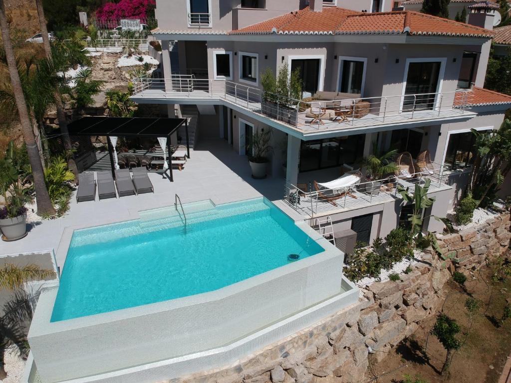ULTIMATE LUXURY DREAM VILLA with 7 BEDROOMS, GYM, SPA and INFINITY POOL - 2