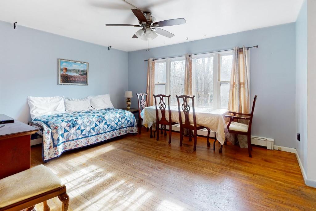 Shamentov Manor, Monticello