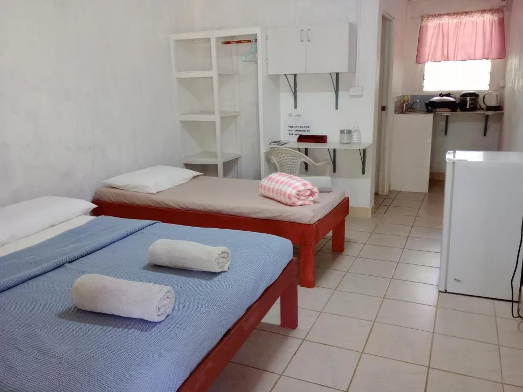 Kathy B Guesthouse, hotel v destinaci Luganville