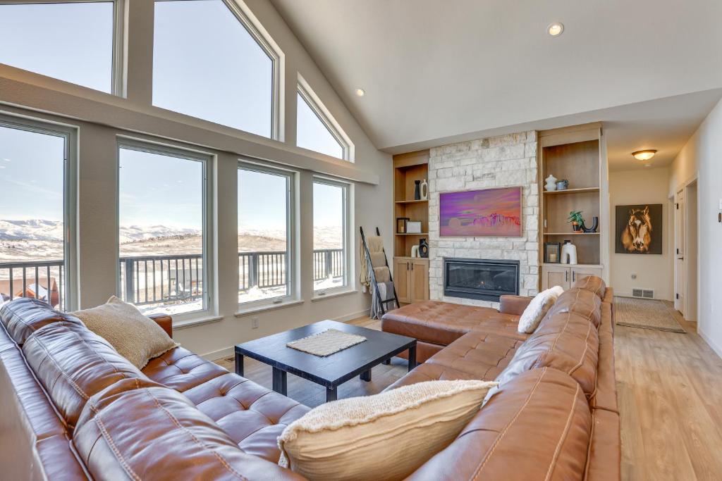 Mtn-View Deck and Game Room Granby Getaway, Granby