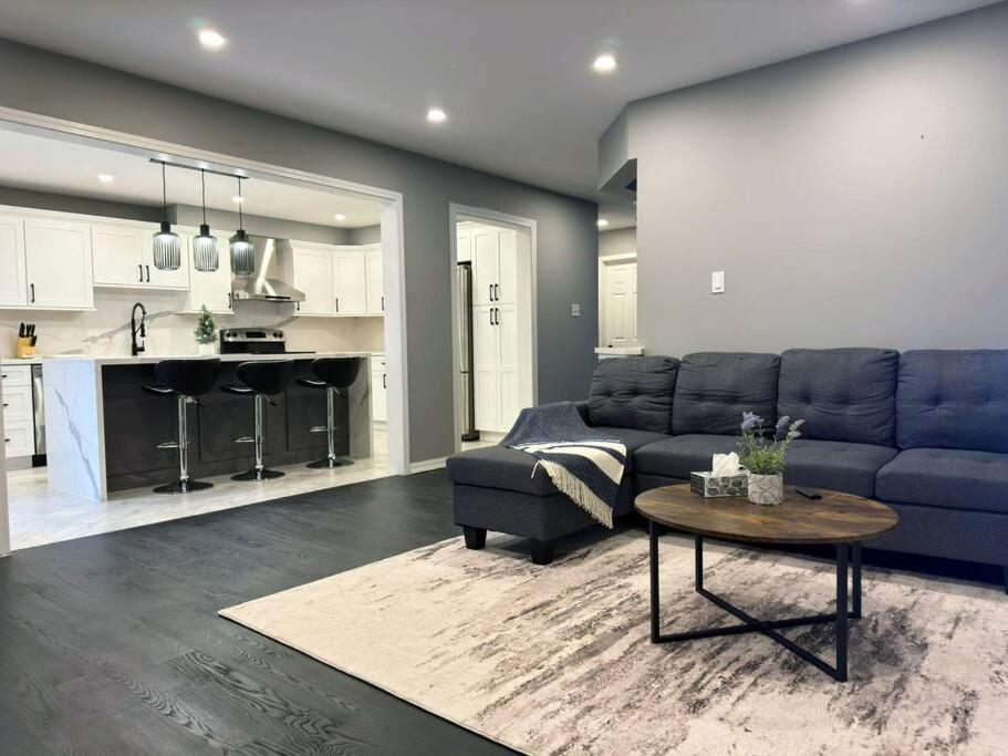 Spacious + Minimalistic Home in Whitby
