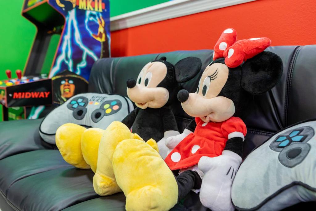 Amazing Themed House wpvt Pool and Game Room, Davenport