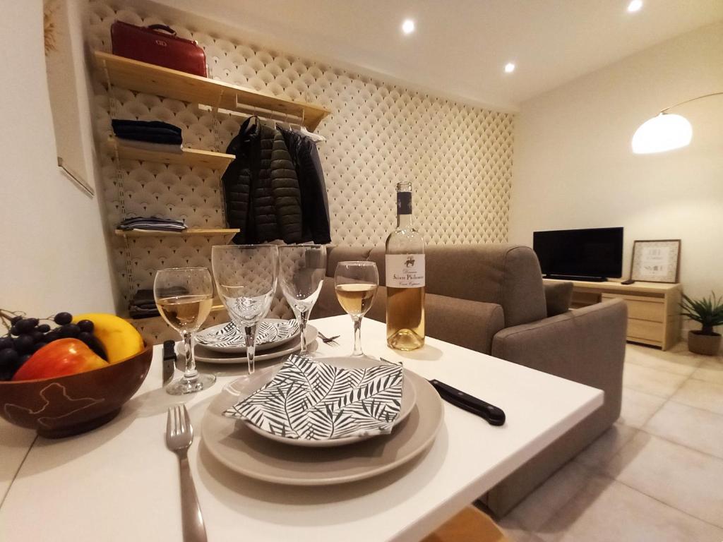 #2 Studio # Place charmante, Toulon