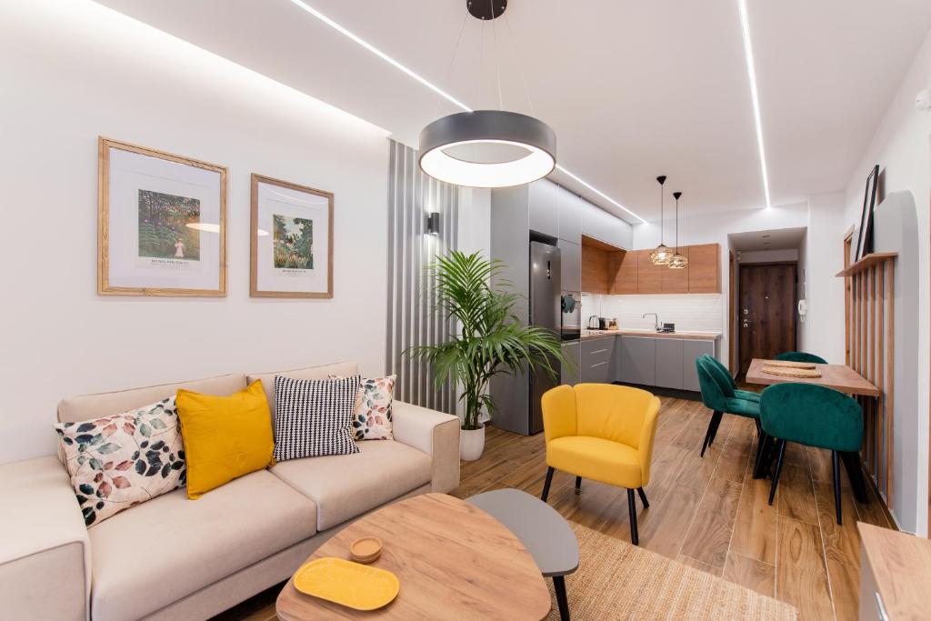 Tinker Bell by halu! : Colorful family apt, Soluň