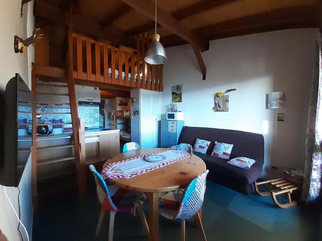 Studio mezzanine vue montagne, Font Romeu Odeillo Via