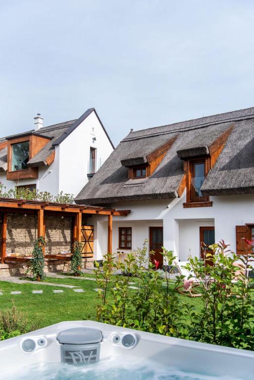 Pipitér Rooms & More, Szigliget