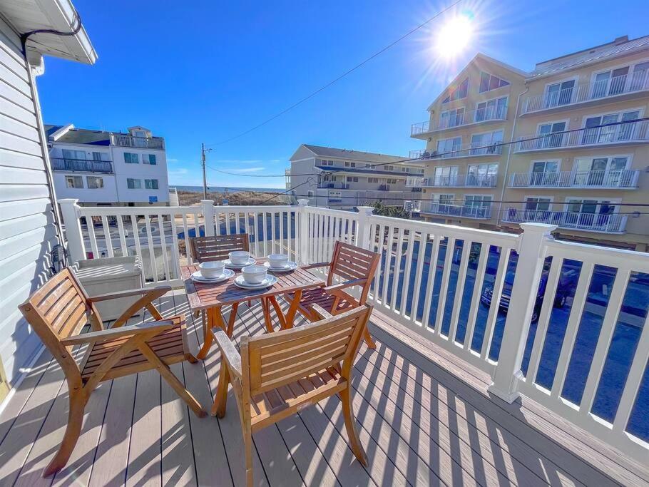 Ocean views and just steps to the Beach!, Ocean City