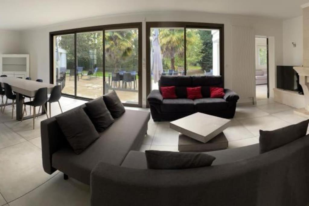 Grande maison avec piscine couverte et jacuzzi
