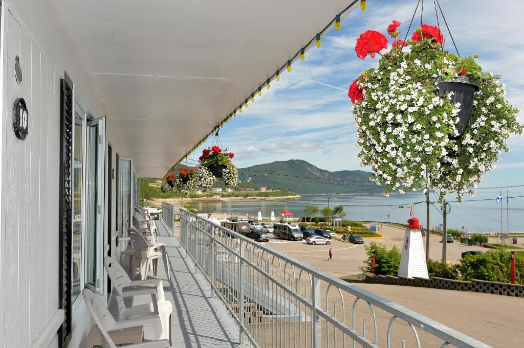 Auberge Sur Mer Charlevoix — Hotel in St-Simeon (QC)