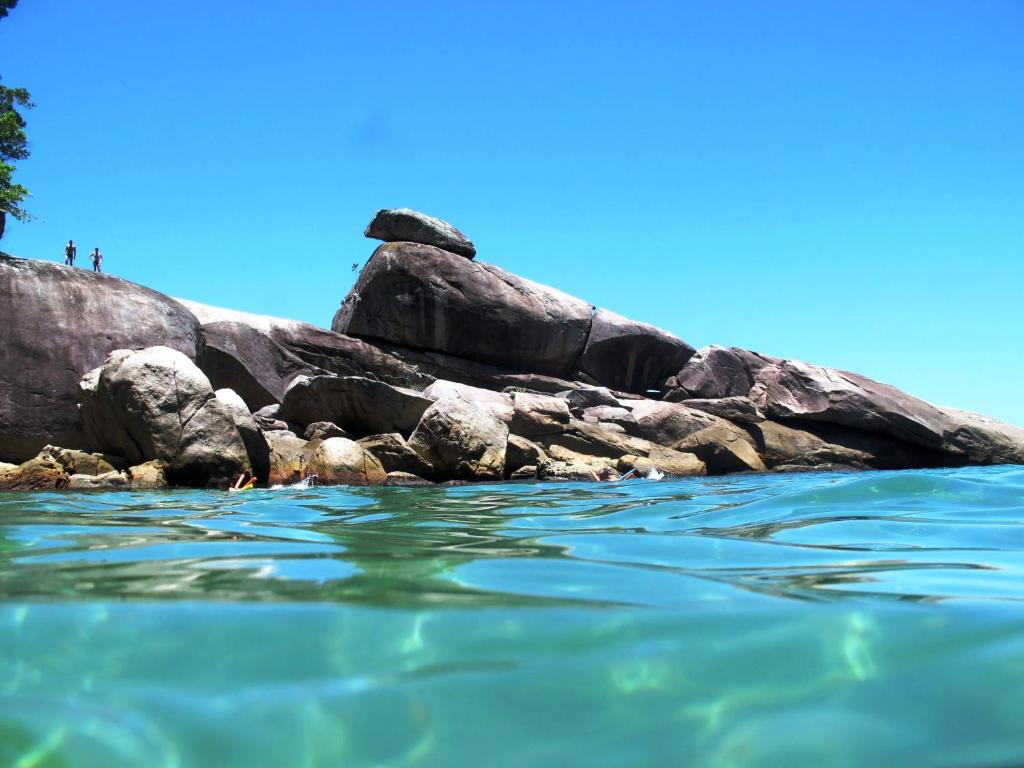 Suites Cantinho da Pedra — Hotel in Ilha Grande