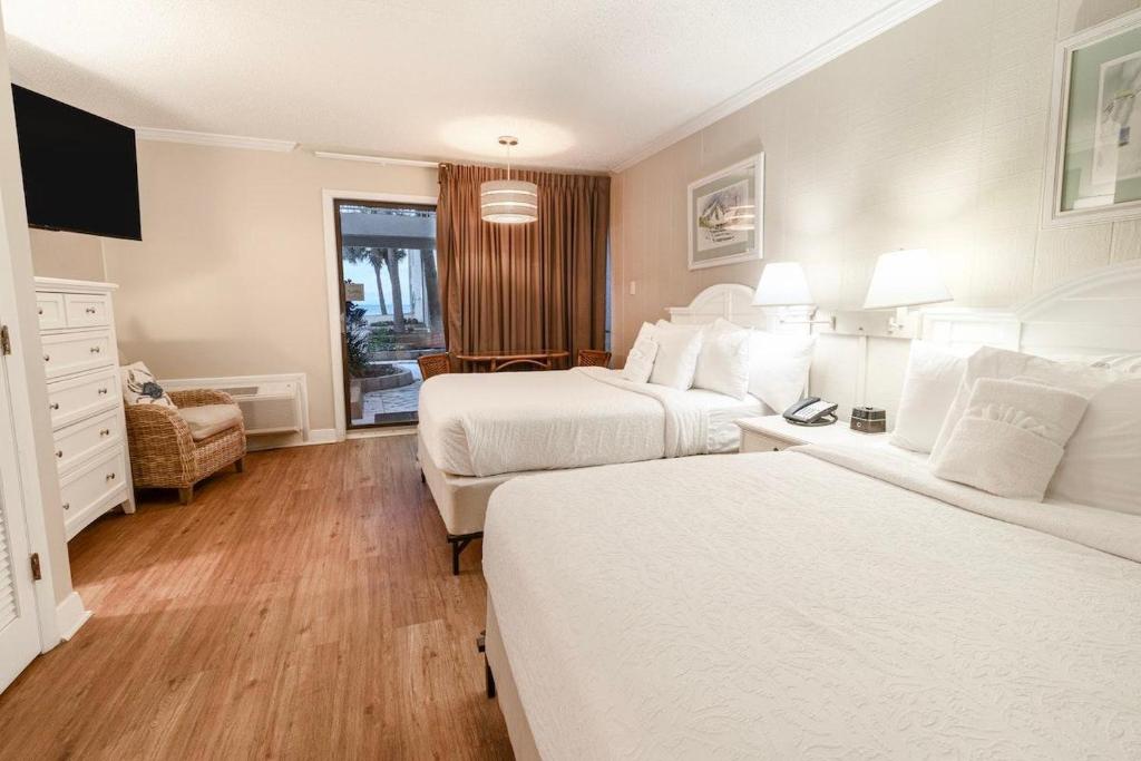 Pool View Room First Floor Beautiful Views, Pawleys Island