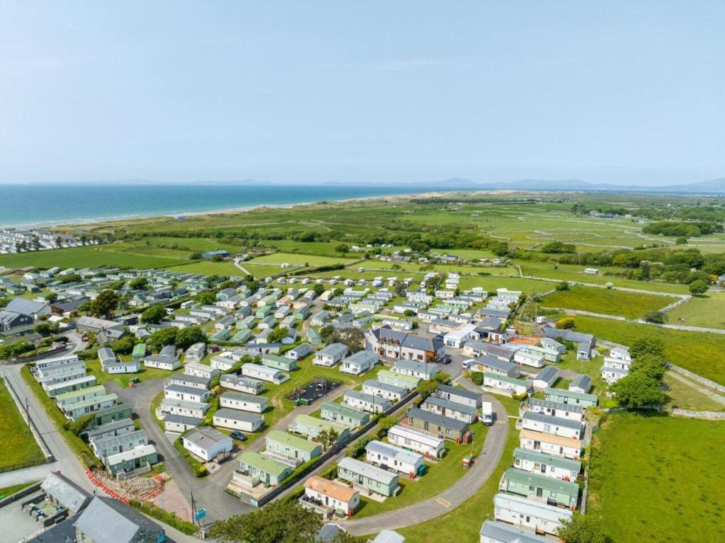 Caravan 521 - dog-friendly static caravan near Barmouth, Gwynedd