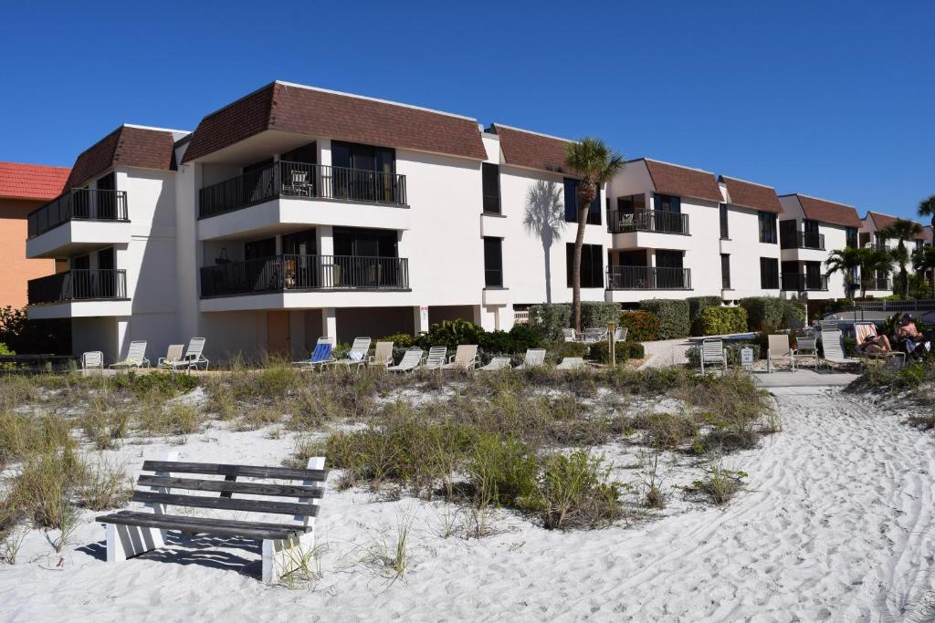 Waters Edge 106s, Holmes Beach