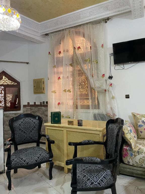 Shared lounge/TV area