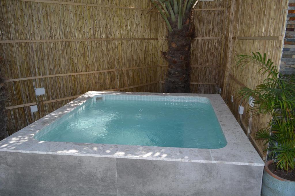 Dar 66 Pool Chalets with Jacuzzi