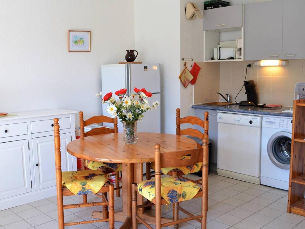 2 Pces, 4 Couchages, Terrasse, Parking, Piscine, Proche Plage et Commerces - Le Lavandou - FR-1-251-558 - 4