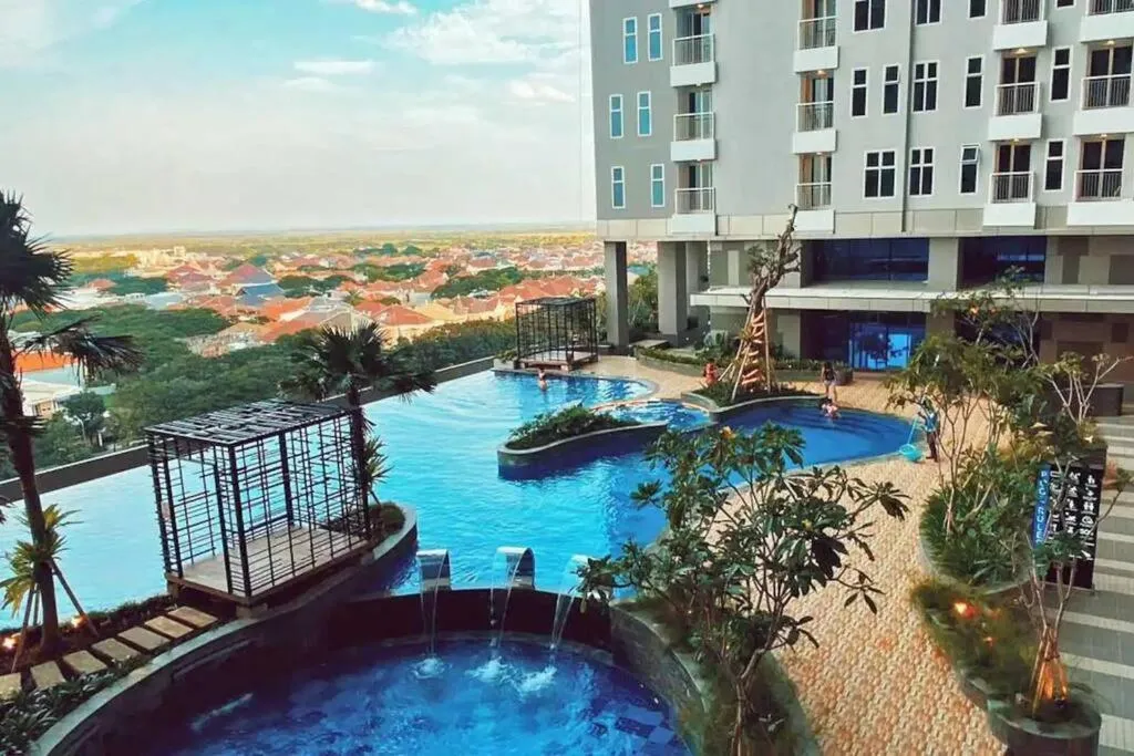 Cozy Apartment on Top of Pakuwon City Mall, hotel in Surabaya