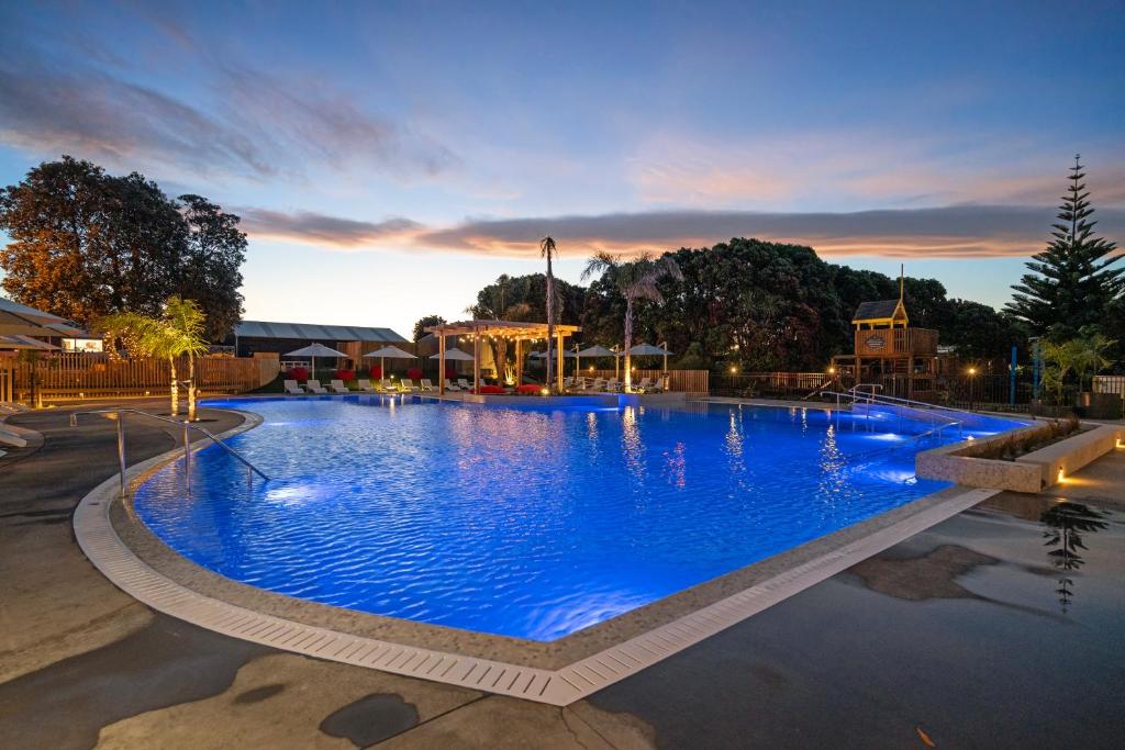 Swimming pool