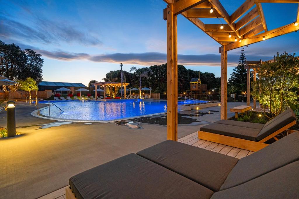 Swimming pool