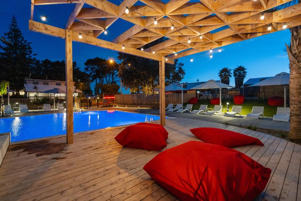 Swimming pool
