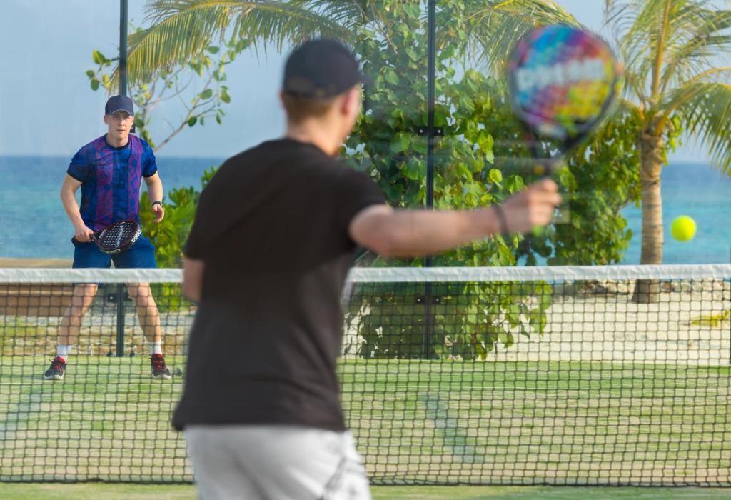 สนามเทนนิส