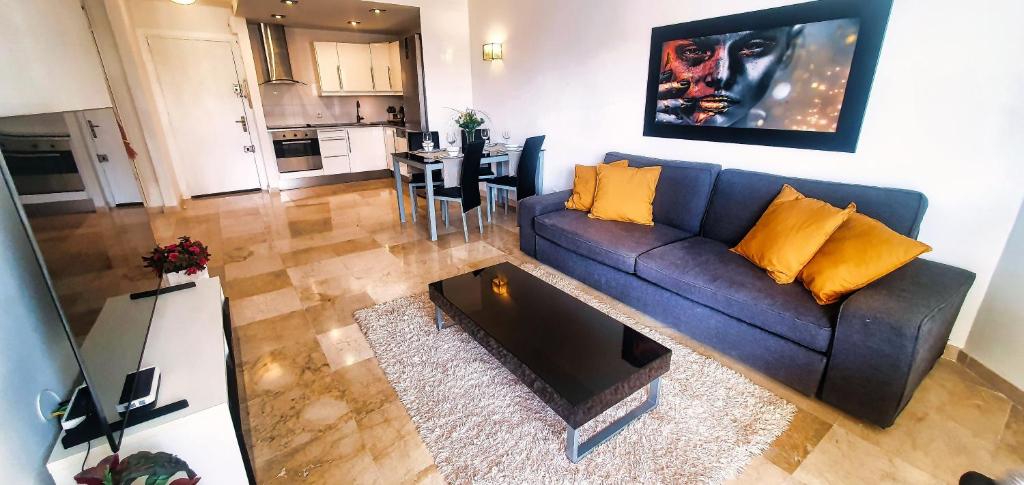 Marbella 2000. Spacious Apartment on the Promenade. - 2