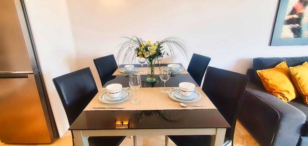 Marbella 2000. Spacious Apartment on the Promenade. - 4