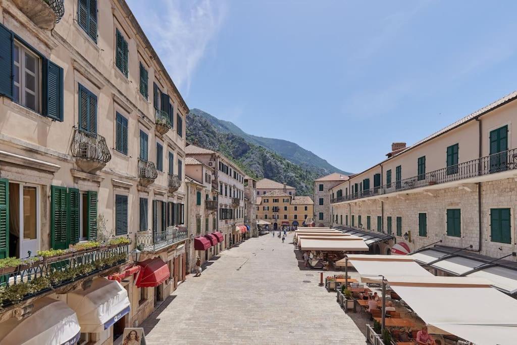 Spacious 1Bedroom on the Main Square of Kotor - 2