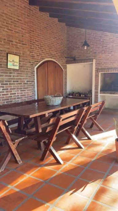 Quincho de huéspedes -parque , parrilla y pileta- - 4