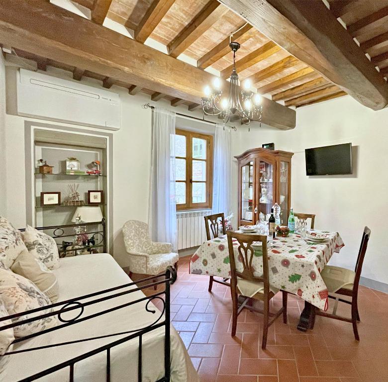 Balcone Fiorito, nel cuore del centro storico di Cortona, Cortona