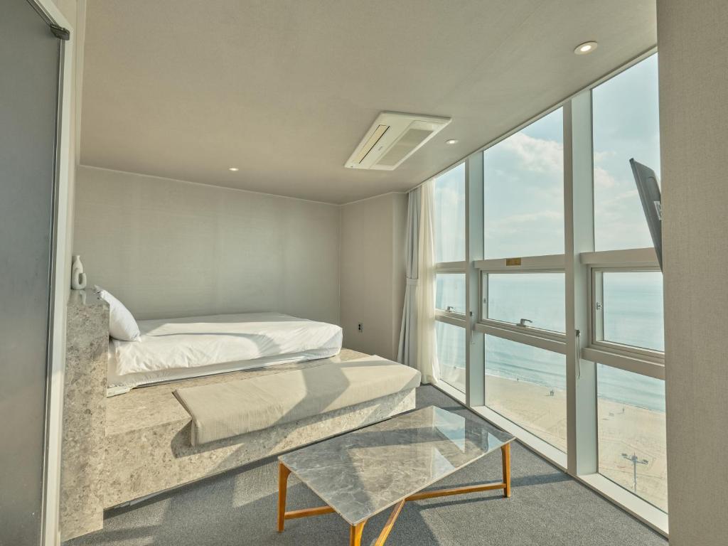 Busan UH SUITE THE HAEUNDAE Additional