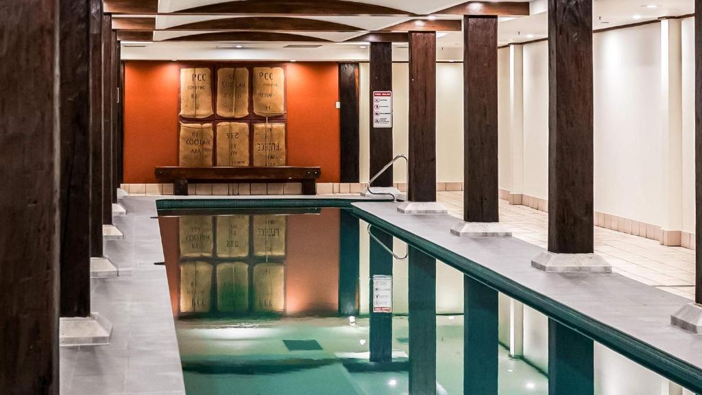 สระว่ายน้ำ