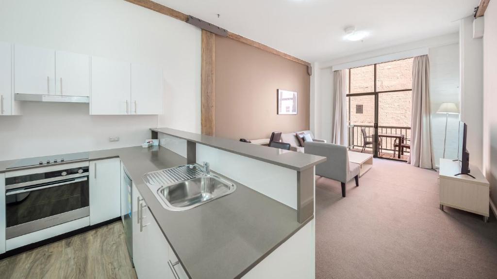 オークス シドニー ゴールズブロウ スイーツ (Oaks Sydney Goldsbrough Suites) キッチン