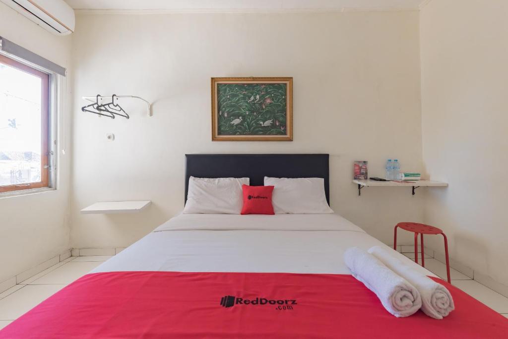 レッドドアーズ シャリア アット Jl ラヤ スカブミ (RedDoorz Syariah @ Jl Raya Sukabumi)