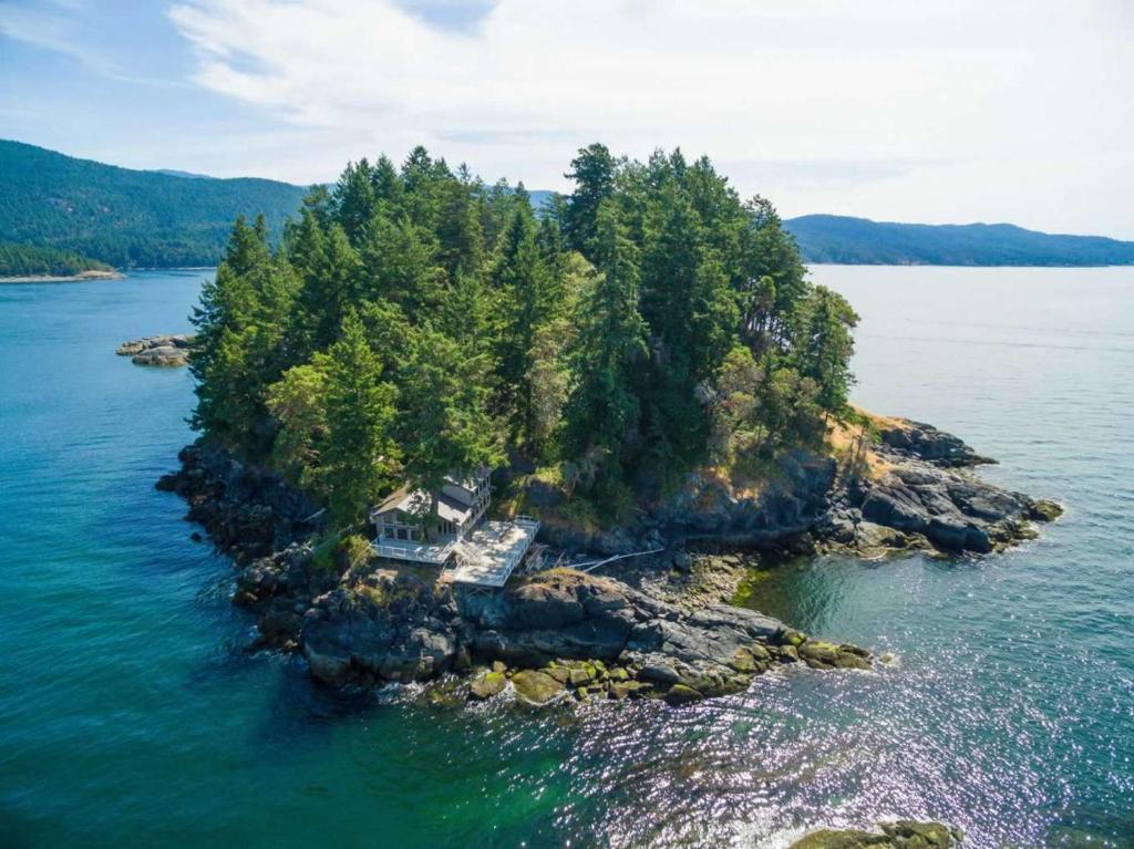 Exclusive Private Island - Pacific Ocean Paradise, Madeira Park