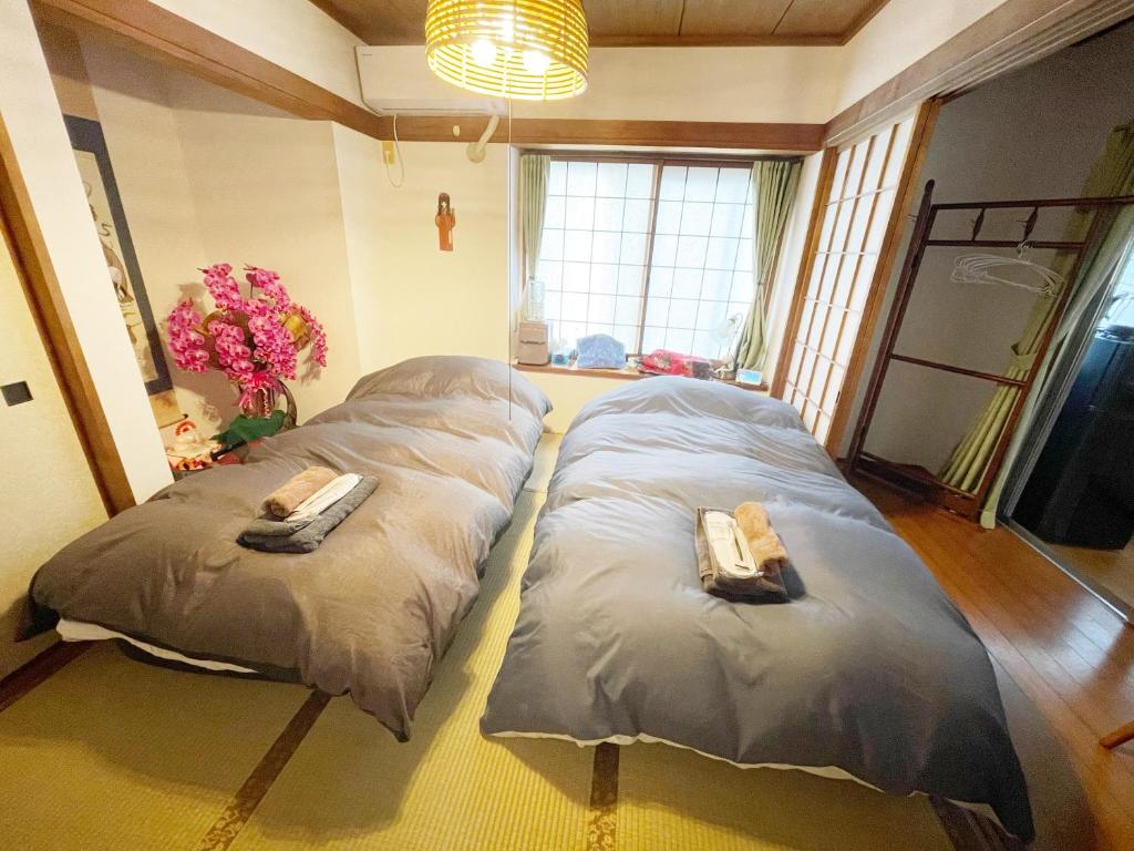 Authentic Tatami Stay and Modern Rooms in Downtown Tokyo, Host On-site