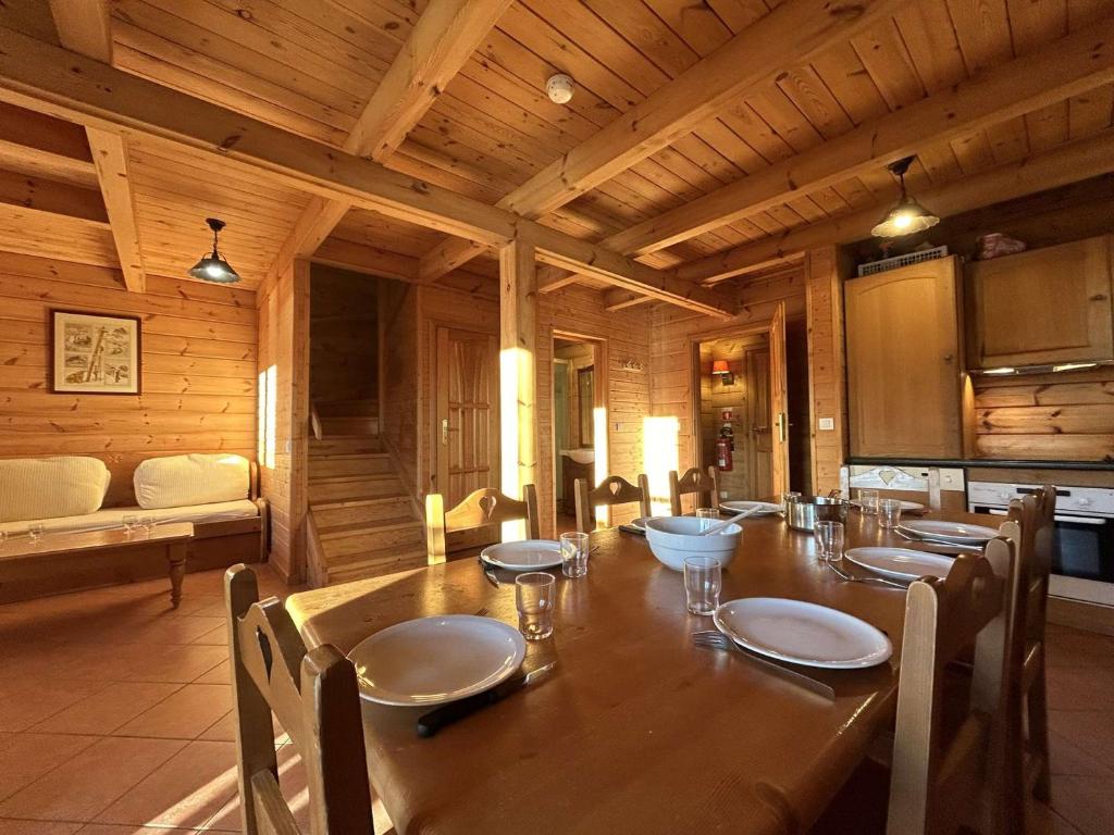 Superbe chalet pour 8 pers. près pistes et commerces, cheminée, terrasse, piscine, navette, ménage inclus - FR-1-651-11 - 5