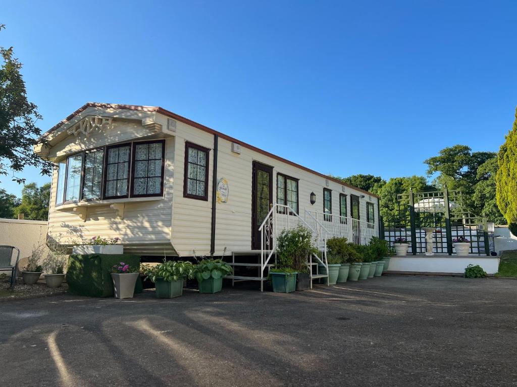 Heavenly Retreat, Lampeter