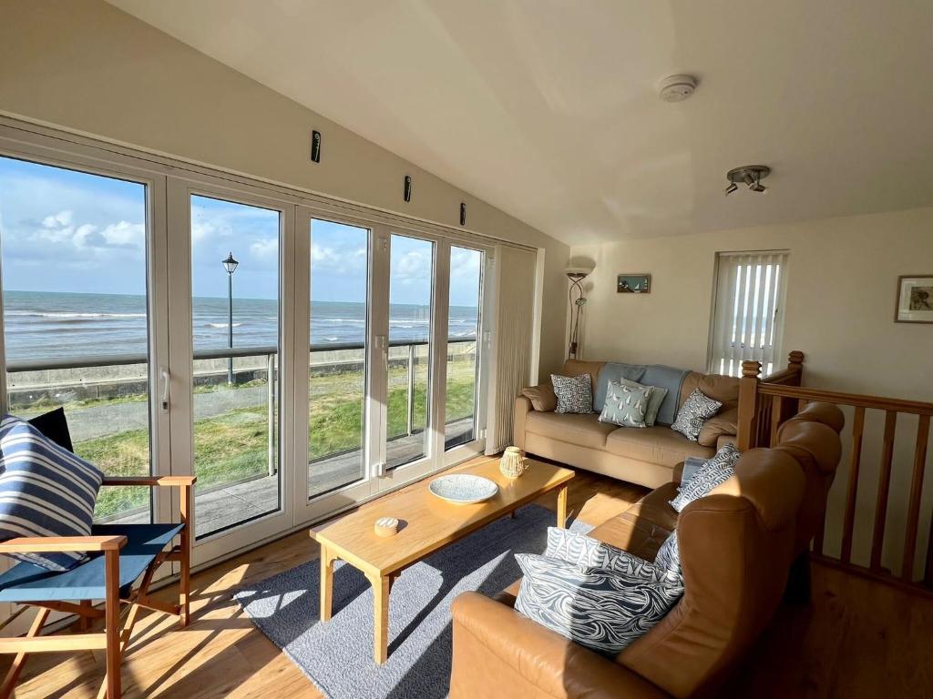 Rhos Helyg - Beach-side luxury stylish house, Aberaeron