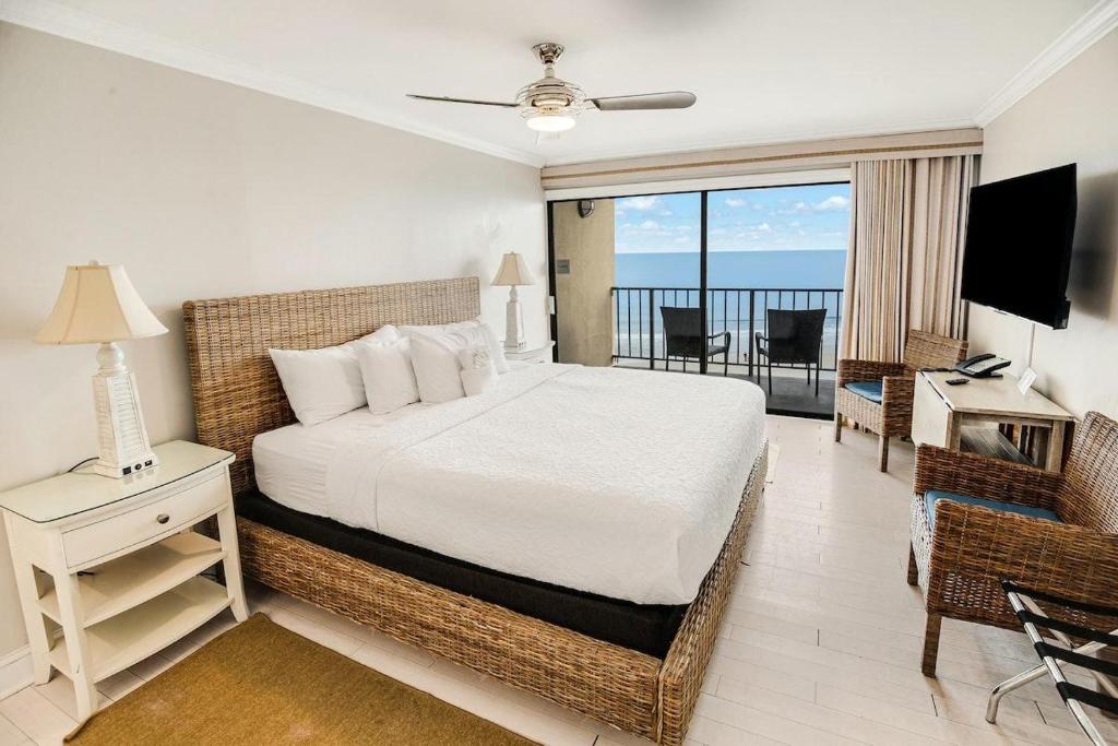 Panoramic Views Oceanfront Tower King Room 7th Flr, Pawleys Island