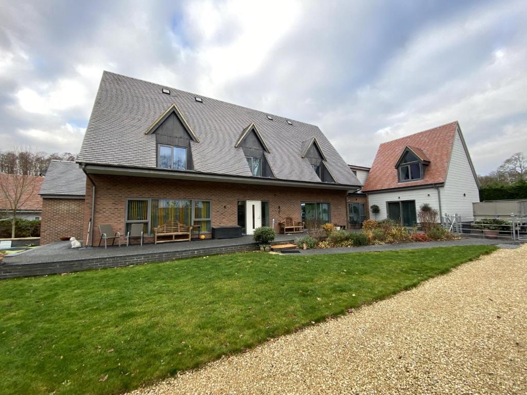 Silvercopse a 4 bed spacious home, Kingston Bagpuze