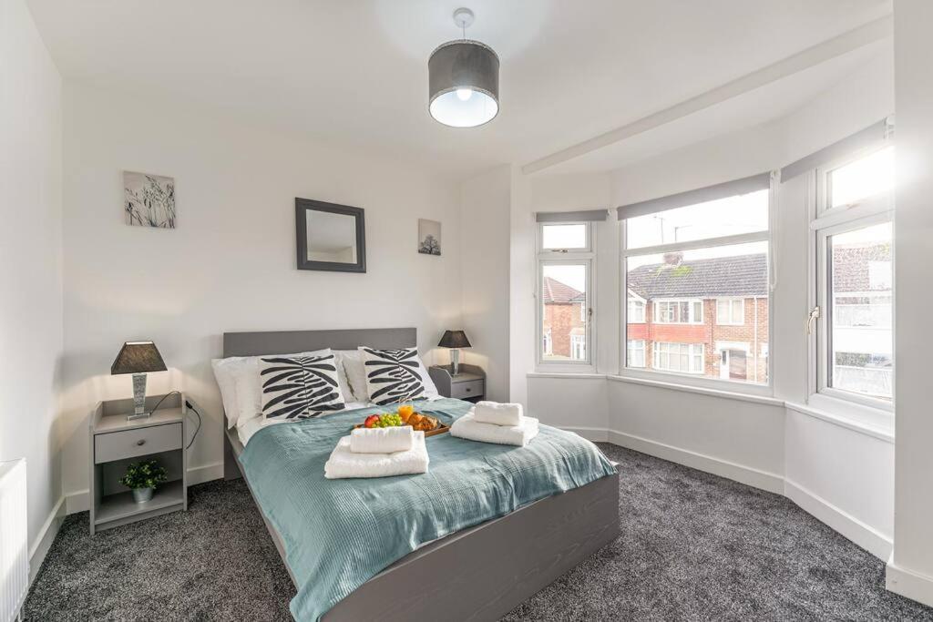 Modern House, Sleeps 5 in Central Coventry, Coventry